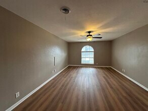 3510 University Ave in Wichita Falls, TX - Foto de edificio - Building Photo