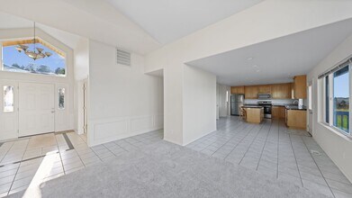 461 E Hazelwood Dr in Oak Harbor, WA - Building Photo - Building Photo