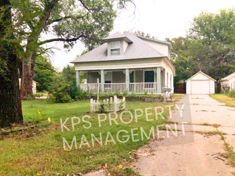 1102 S Elizabeth St in Wichita, KS - Foto de edificio