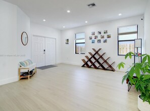 21016 NE 2nd Ct in Miami, FL - Building Photo - Building Photo