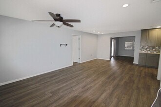 420 Mt Vernon Dr in Venice, FL - Building Photo - Building Photo