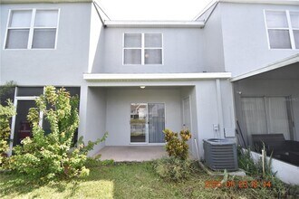 6536 Osprey Lake Cir in Riverview, FL - Building Photo - Building Photo