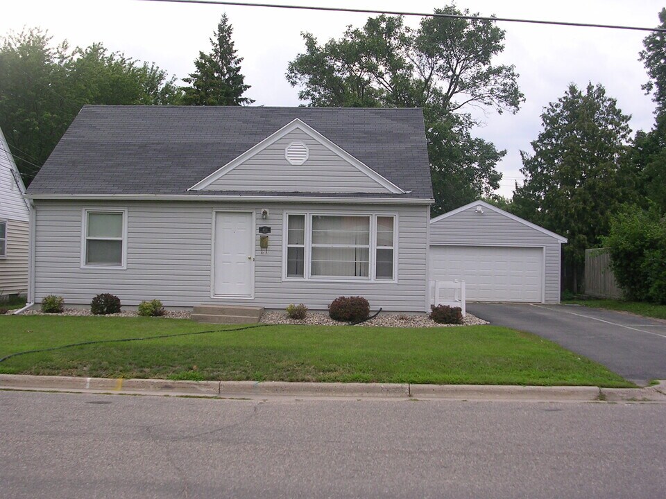410 Malin St in Mankato, MN - Foto de edificio