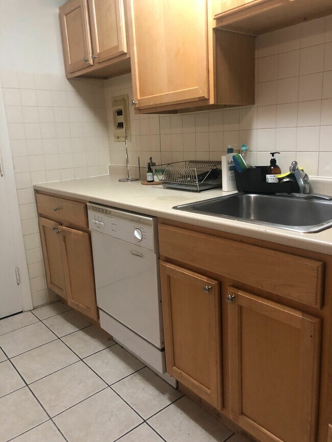 245 Kelton St, Unit 32 in Boston, MA - Foto de edificio - Building Photo