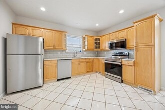 271 Monroe St in Bristol, PA - Building Photo - Building Photo
