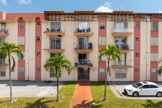 Madrid Terrace in Miami, FL - Building Photo - Building Photo