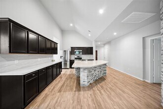 14102 Silver Falls Ct in Shenandoah, TX - Building Photo - Building Photo