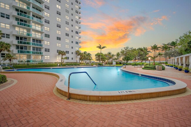 3001 S Ocean Dr, Unit 741 in Hollywood, FL - Foto de edificio - Building Photo