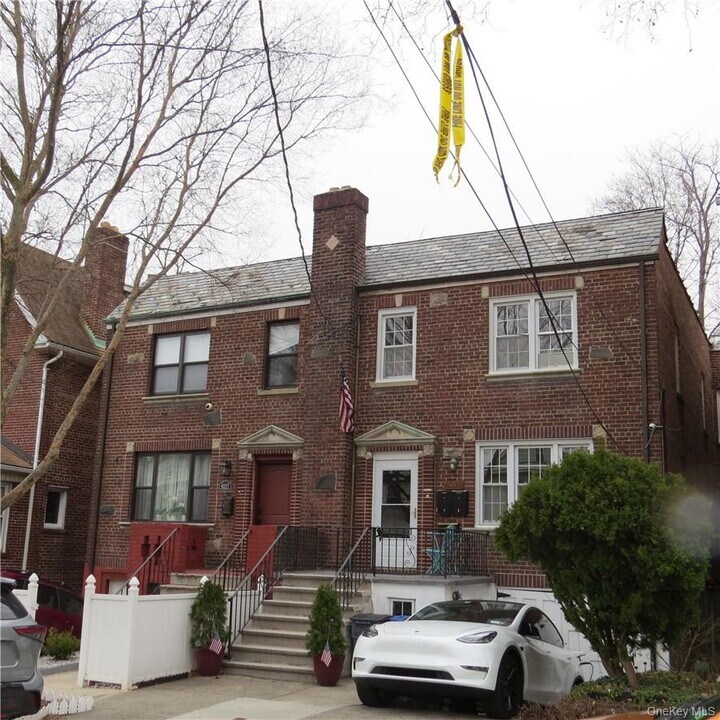 6029 Delafield Ave in Bronx, NY - Building Photo