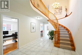 1380 Windrush Dr in Oakville, ON - Building Photo - Building Photo
