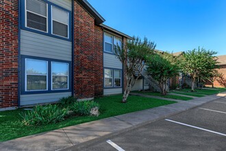 Brushy Creek Village in Round Rock, TX - Building Photo - Building Photo