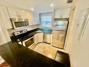 150 Turtle Lake Ct in Naples, FL - Building Photo - Building Photo