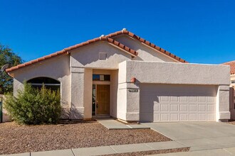 11087 N Desert Flower Dr in Tucson, AZ - Building Photo - Building Photo