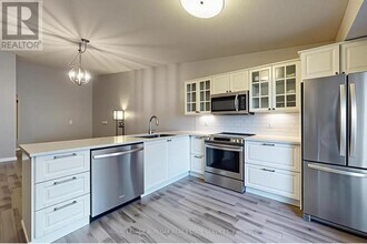 4013 Kilmer Dr in Burlington, ON - Building Photo - Building Photo