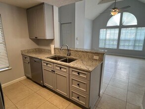 12135 Armenia Gables Cir in Tampa, FL - Building Photo - Building Photo