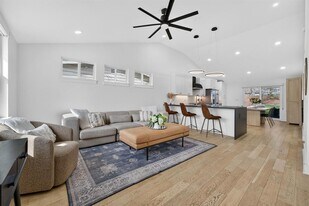 504 W Croslin St in Austin, TX - Building Photo