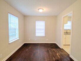 505 13th St N in Texas City, TX - Building Photo