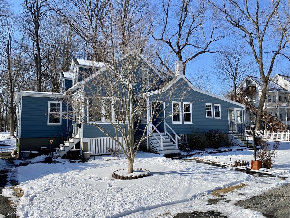 149 Union St-Unit -149 in Ashland, MA - Foto de edificio