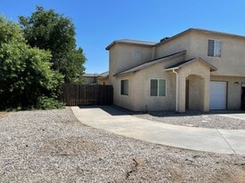 21100 Santa Barbara Dr, Unit B in Tehachapi, CA - Building Photo