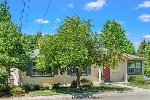 612 Orange Grove Way in Folsom, CA - Foto de edificio - Building Photo