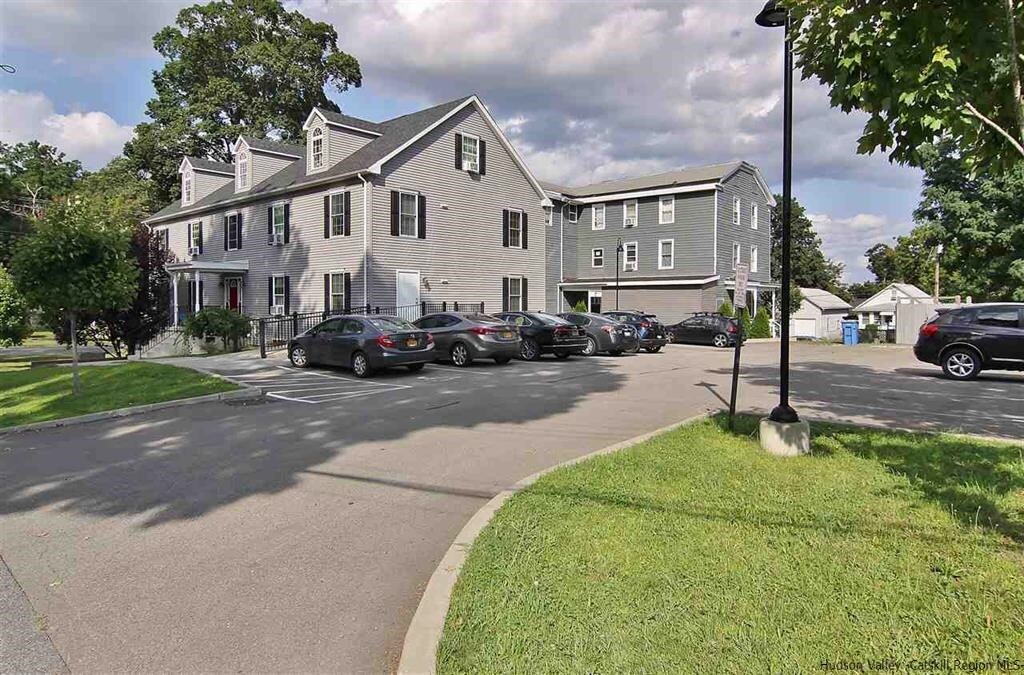 184 Hurley Ave in Kingston, NY - Foto de edificio