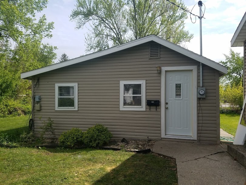 103 12th W St, Unit 3 in Winona Lake, IN - Building Photo