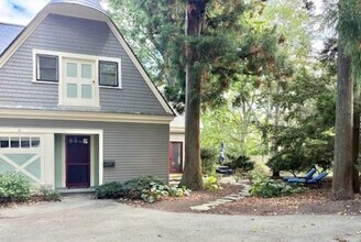 448 Gibbs Ave in Newport, RI - Building Photo - Building Photo