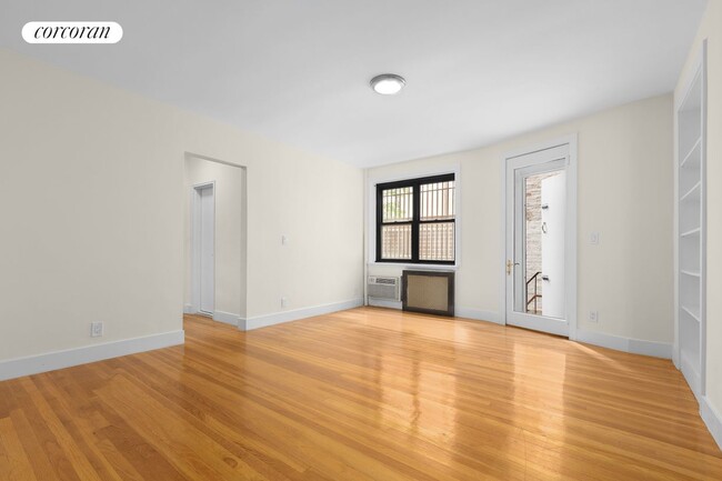 11 E 66th St in New York, NY - Building Photo - Building Photo