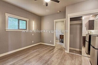 2422 NE Glisan St in Portland, OR - Building Photo - Building Photo