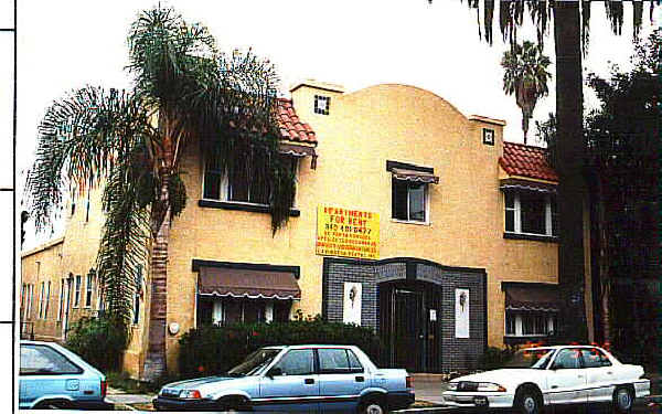 1135 E 3rd St in Long Beach, CA - Foto de edificio - Building Photo