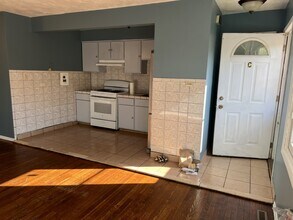 82 W Michael Ln, Unit Apt C in Addison, IL - Building Photo - Building Photo