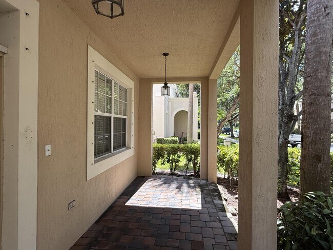 8029 Murano Cir in Palm Beach Gardens, FL - Building Photo - Building Photo