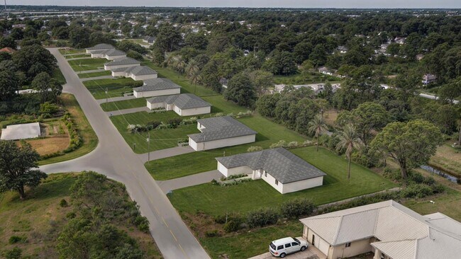 1140 Darling St E in Lehigh Acres, FL - Building Photo - Building Photo