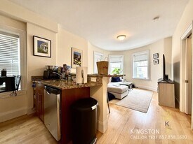 674 Washington St in Brookline, MA - Building Photo