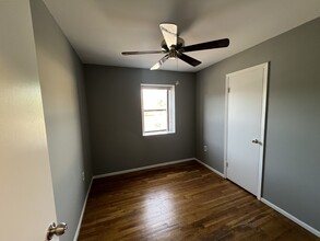 908 Silver Ct, Unit 908 in Hamilton Square, NJ - Building Photo - Building Photo