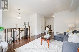 30 Barley Ln in Hamilton, ON - Building Photo - Building Photo