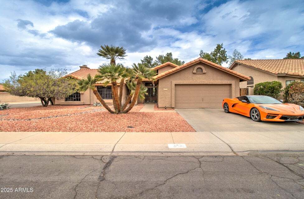 372 W Larona Ln in Tempe, AZ - Building Photo