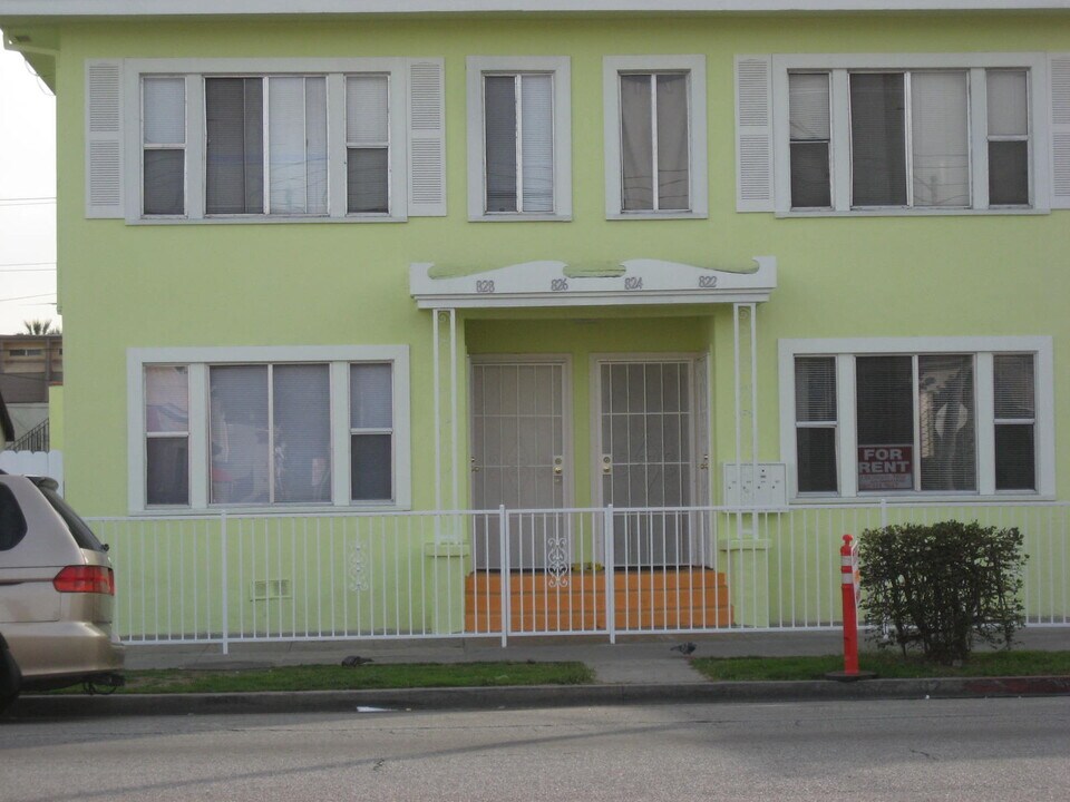 828 E 10th St, Unit 828 in Long Beach, CA - Building Photo