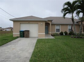 271 SW 4th St in Cape Coral, FL - Building Photo