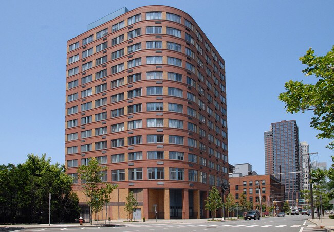 Washington Commons in Jersey City, NJ - Building Photo - Building Photo
