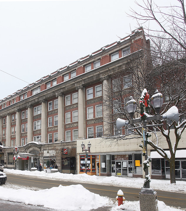 195-205 Main St in Oneonta, NY - Building Photo