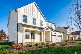 407 Zelkova Ln in Lewis Center, OH - Foto de edificio - Building Photo