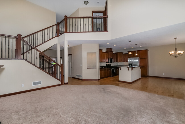 8132 Clifford Cir in Inver Grove Heights, MN - Building Photo - Building Photo