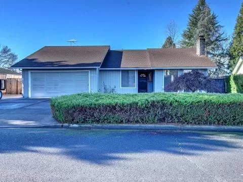 2913 Stonebrook Dr in Medford, OR - Foto de edificio