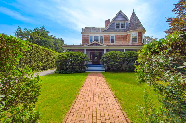 property at 35 Huntting Ln