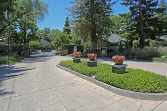 Alicante Villas in Sacramento, CA - Building Photo - Building Photo