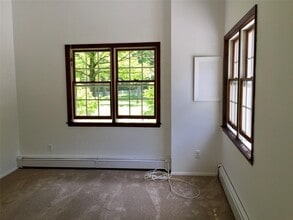 4 Valley Rd in Locust Valley, NY - Building Photo - Building Photo