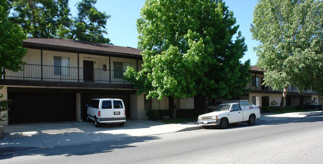 22752 15th St in Newhall, CA - Foto de edificio - Building Photo