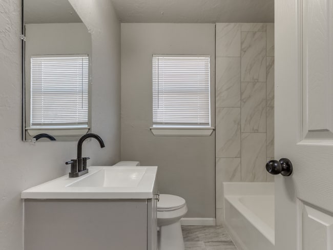 1156 SE 19th Terrace in Oklahoma City, OK - Building Photo - Building Photo