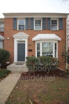 8072 Sleepy View Ln in Springfield, VA - Building Photo